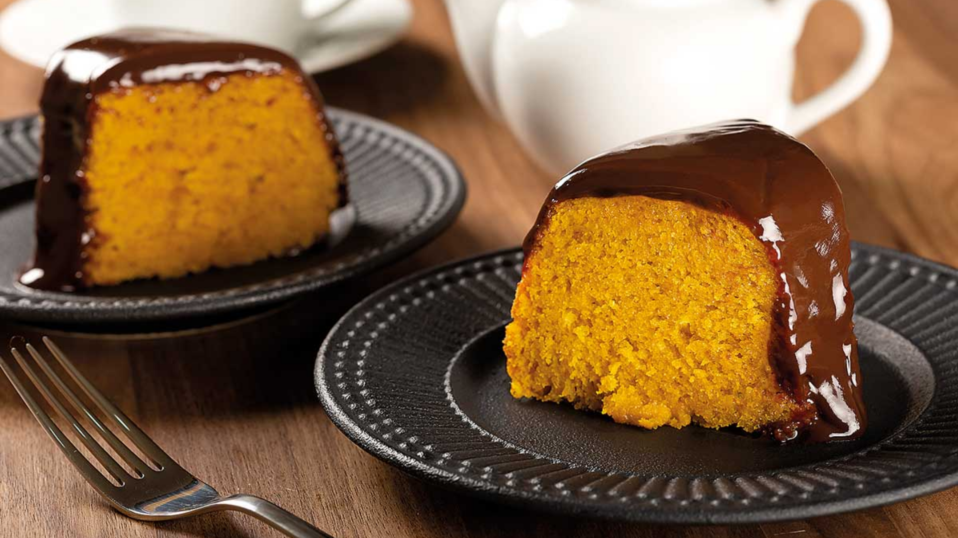 Bolo de Cenoura com Cobertura de Chocolate