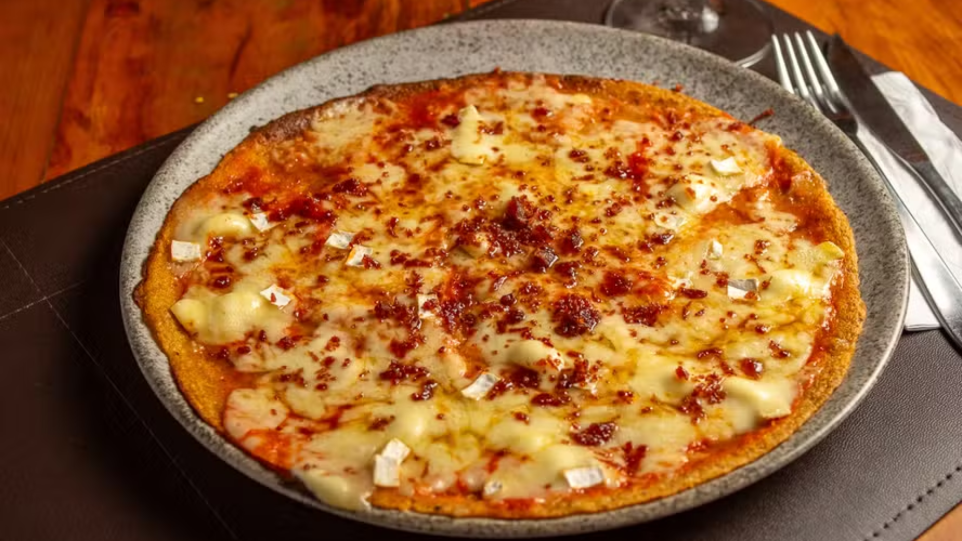 Pizza Clássica (Massa Fina e Crocante)