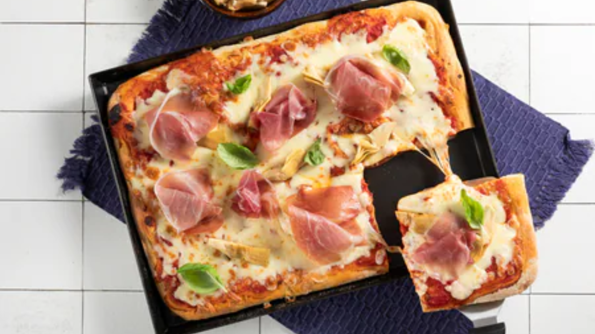 Pizza de Tabuleiro (Massa Alta e Fofa)